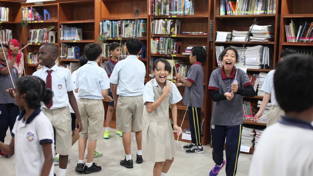 Circus science feather investigation workshop at MUTIARA school in Malaysia Science workshops for schools, pupils have fun investigating the forces required to balance a feather on their open hands. Pupils have fun investigating the forces required to balance a feather on their open hands.